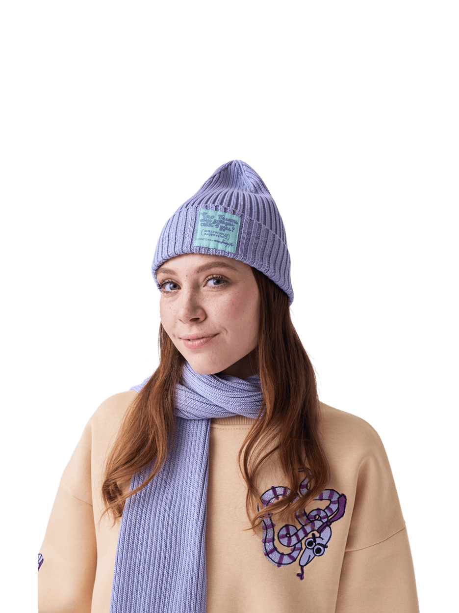 Шапка с важным посланием, лиловая
