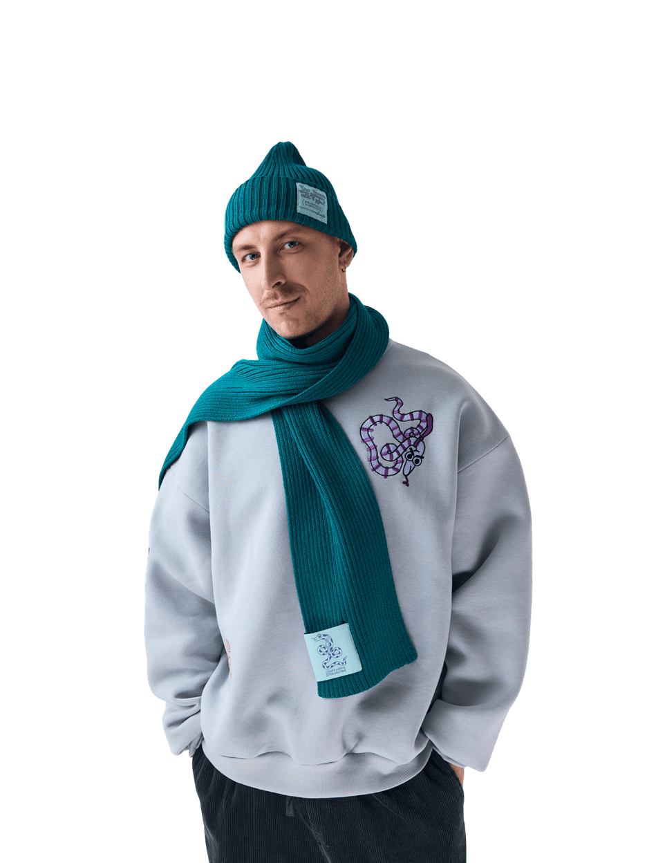 Шапка с важным посланием, изумрудная